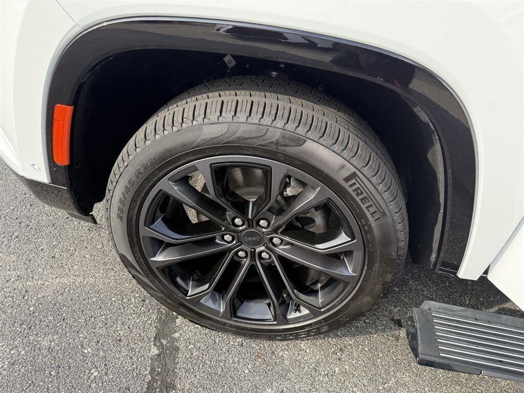 Jeep Grand Wagoneer Base 2026