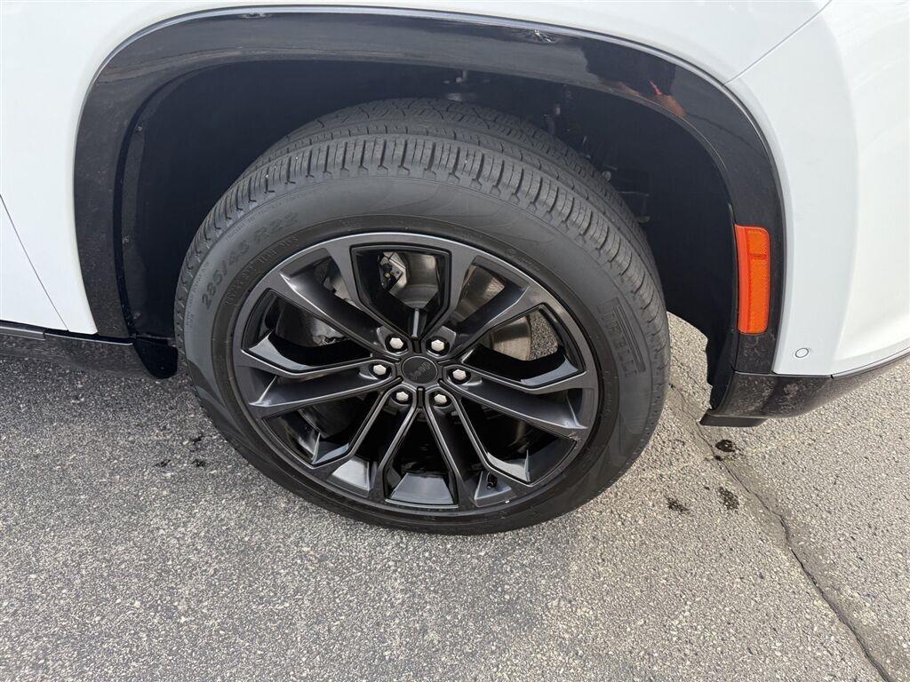 Jeep Grand Wagoneer Base 2026