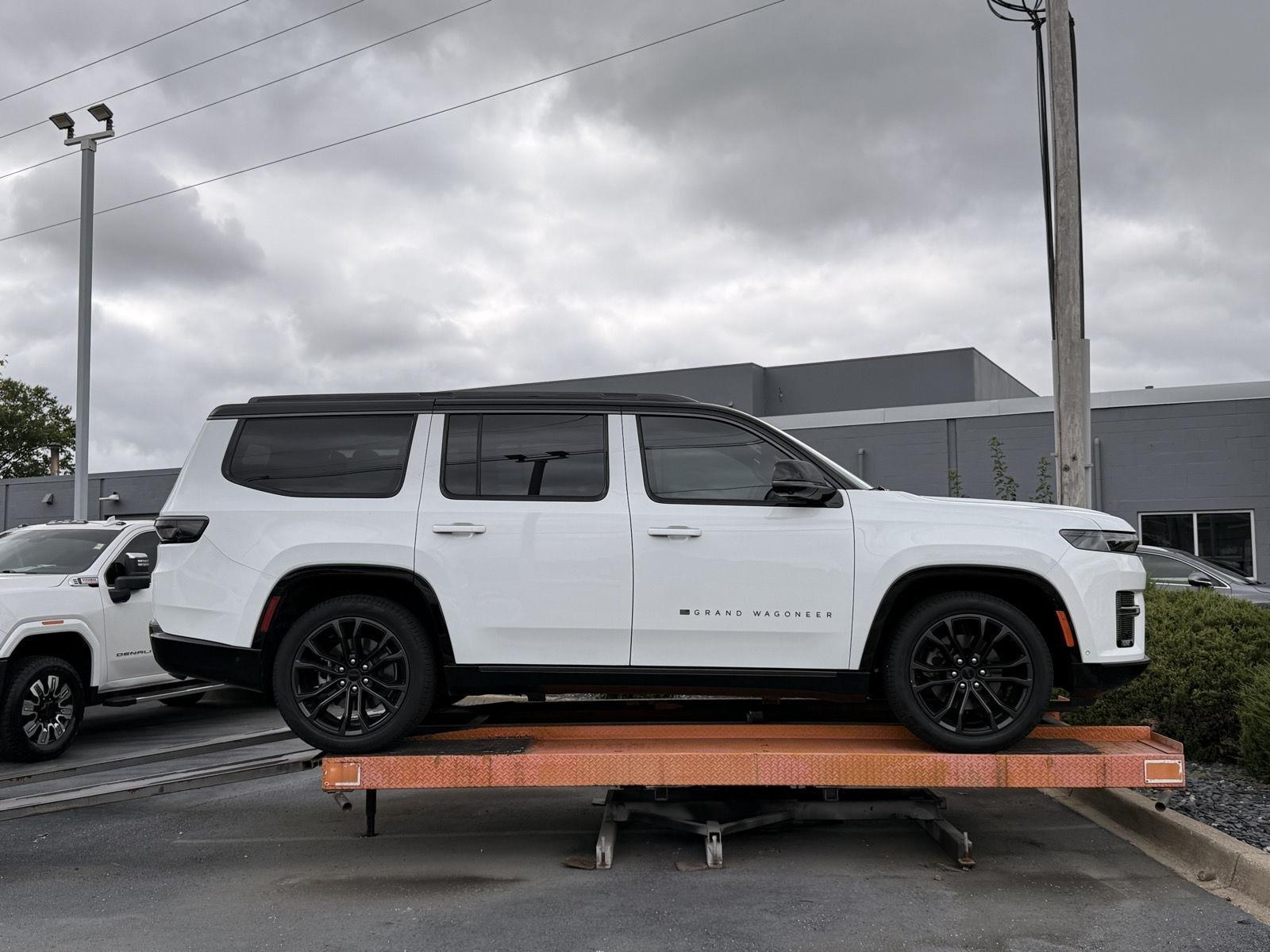 Jeep Grand Wagoneer Base 2026