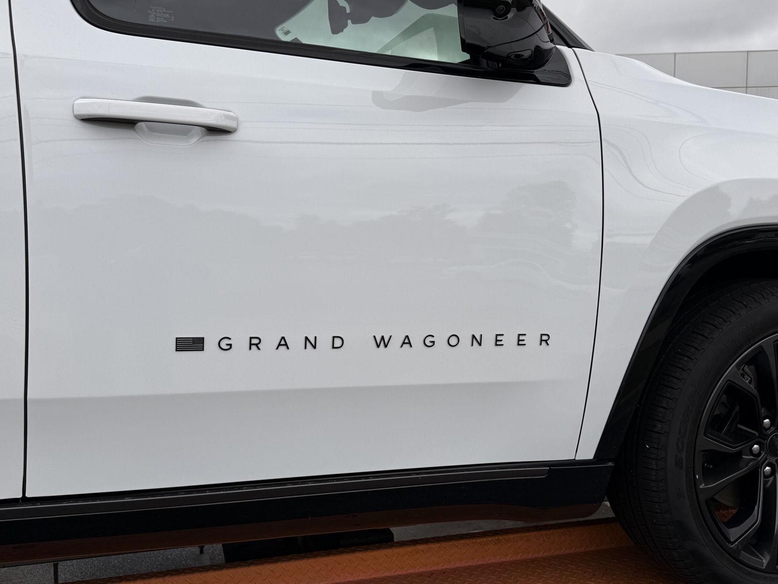 Jeep Grand Wagoneer Base 2026