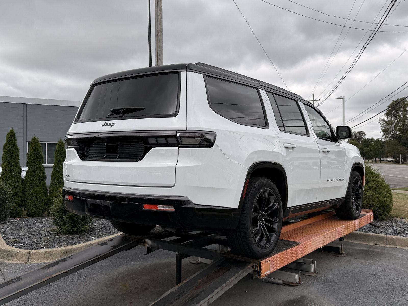 Jeep Grand Wagoneer Base 2026