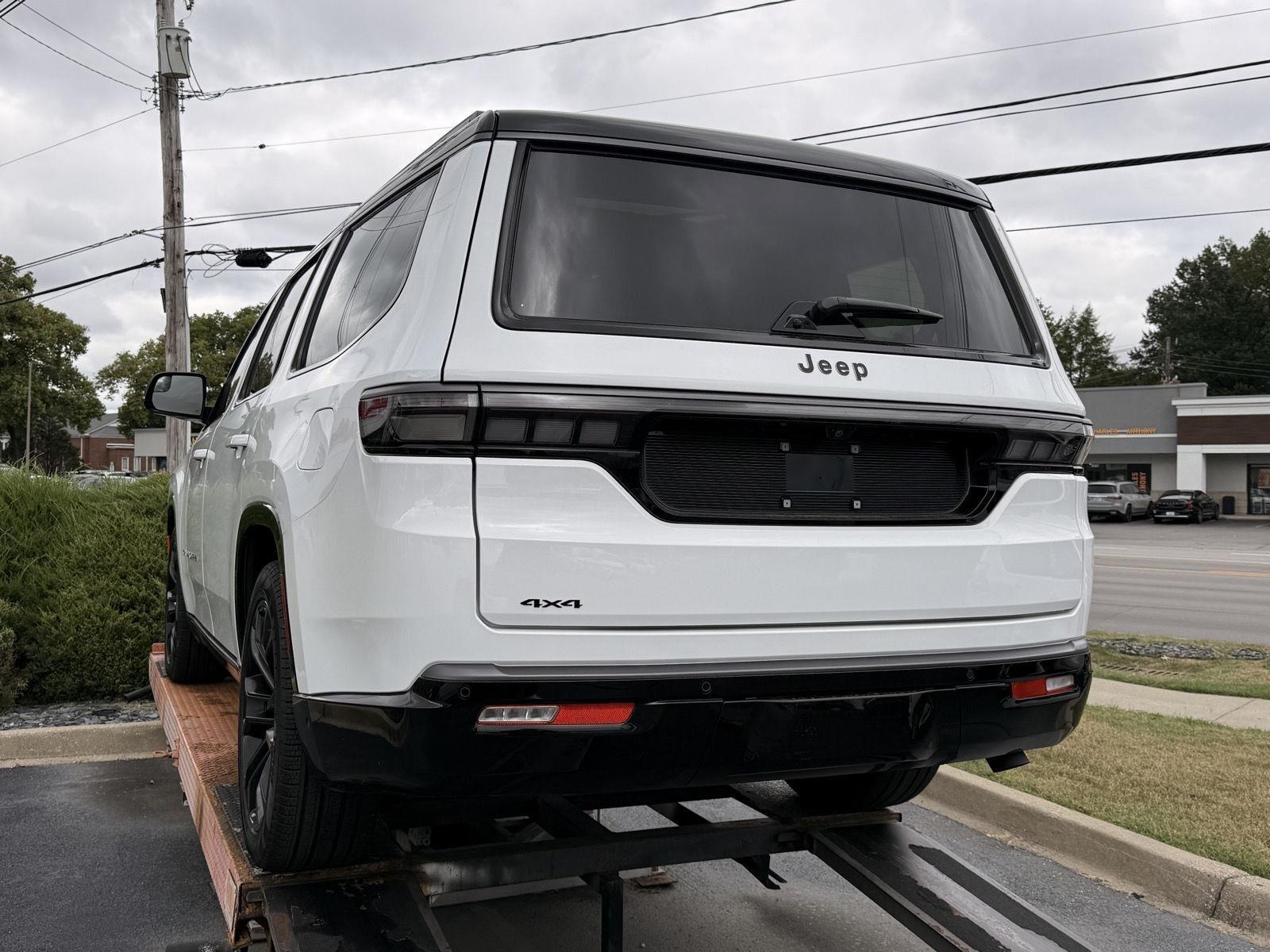 Jeep Grand Wagoneer Base 2026