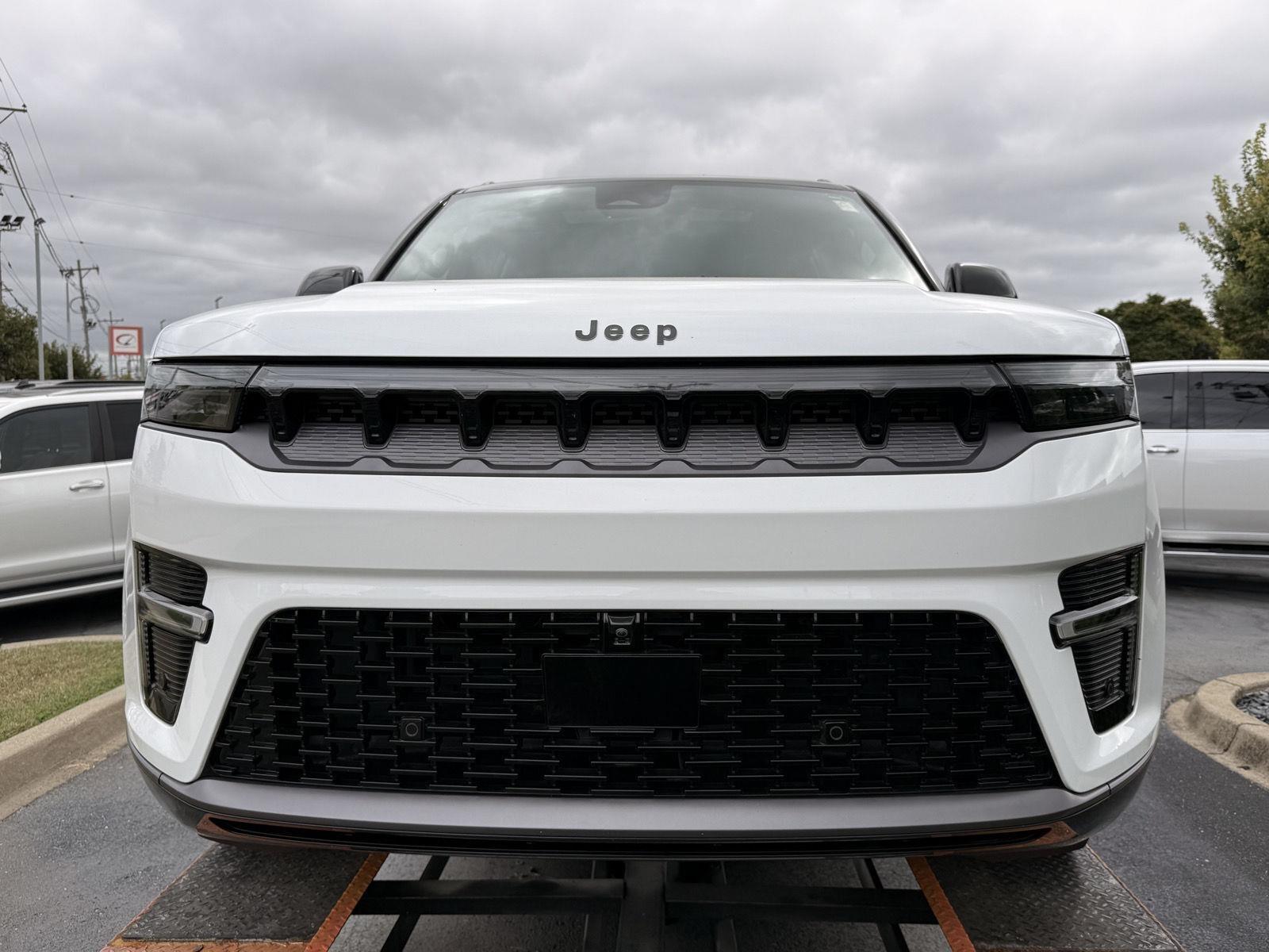 Jeep Grand Wagoneer Base 2026