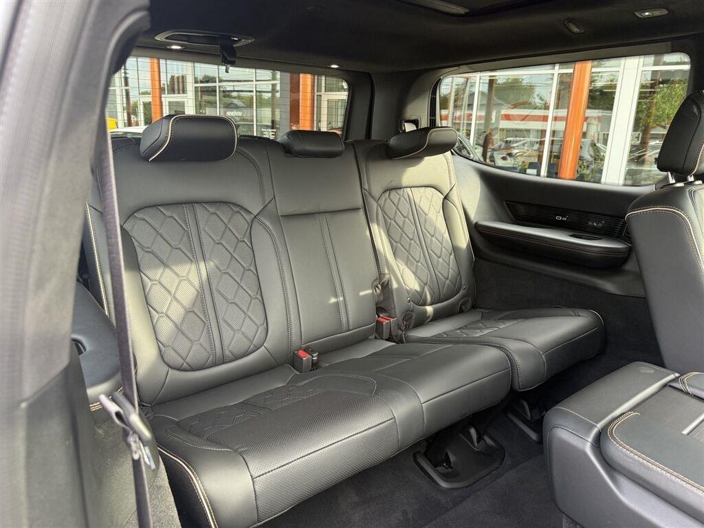 Jeep Grand Wagoneer Base 2026