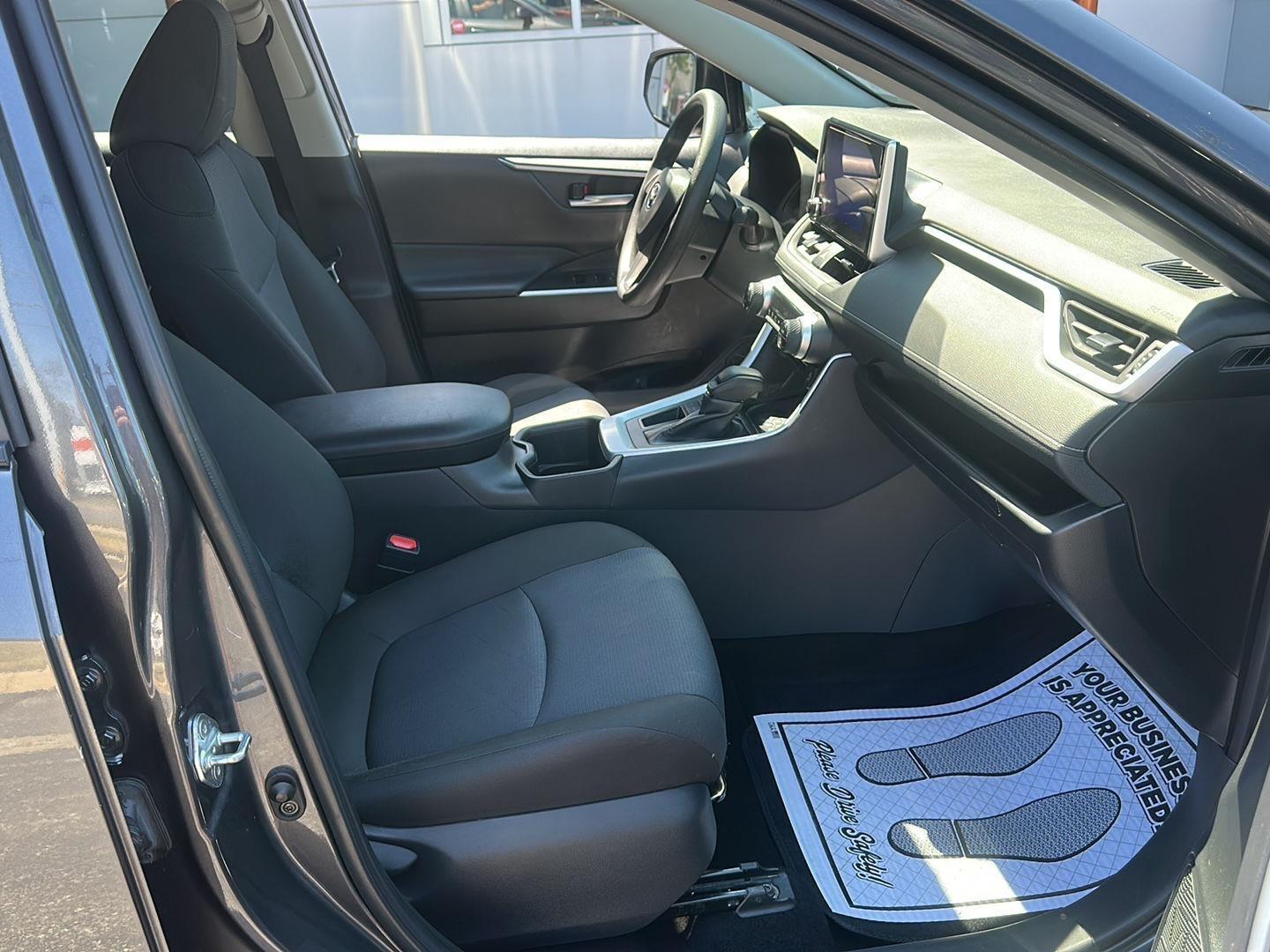 Toyota RAV4 XLE 2025