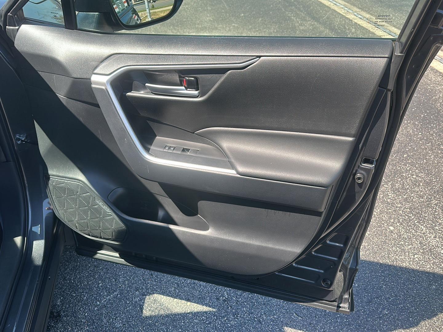 Toyota RAV4 XLE 2025
