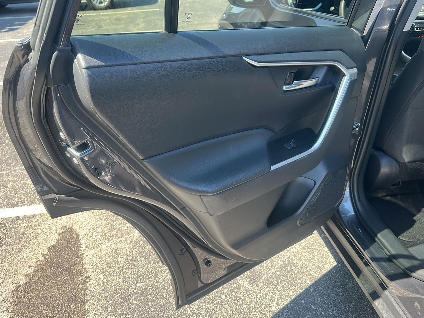 Toyota RAV4 XLE 2025