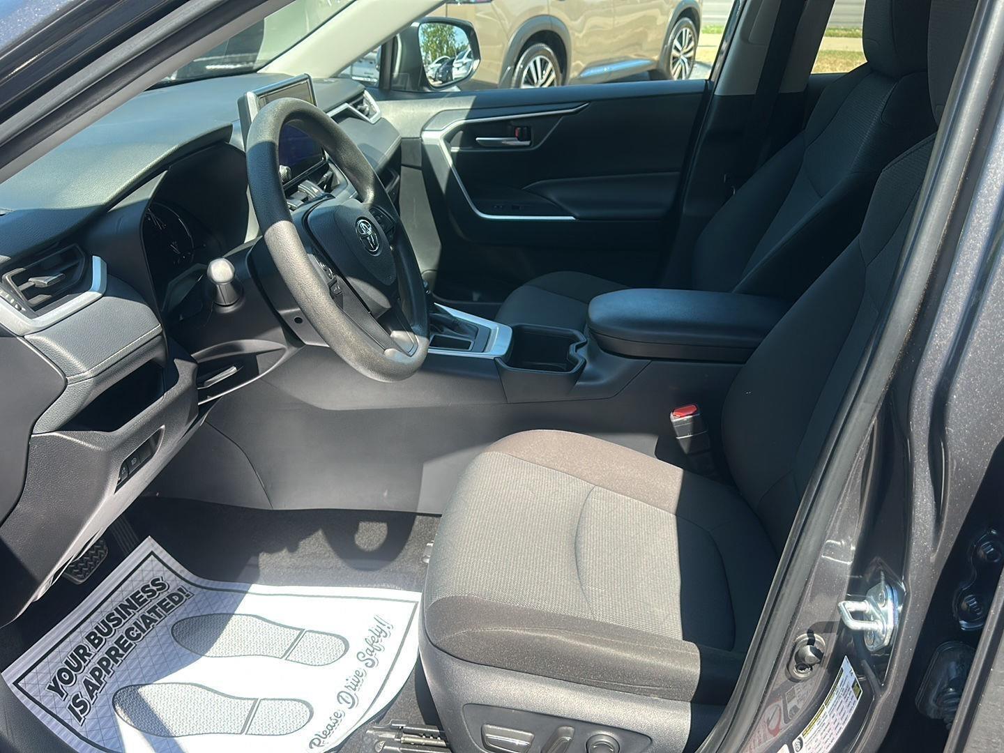Toyota RAV4 XLE 2025