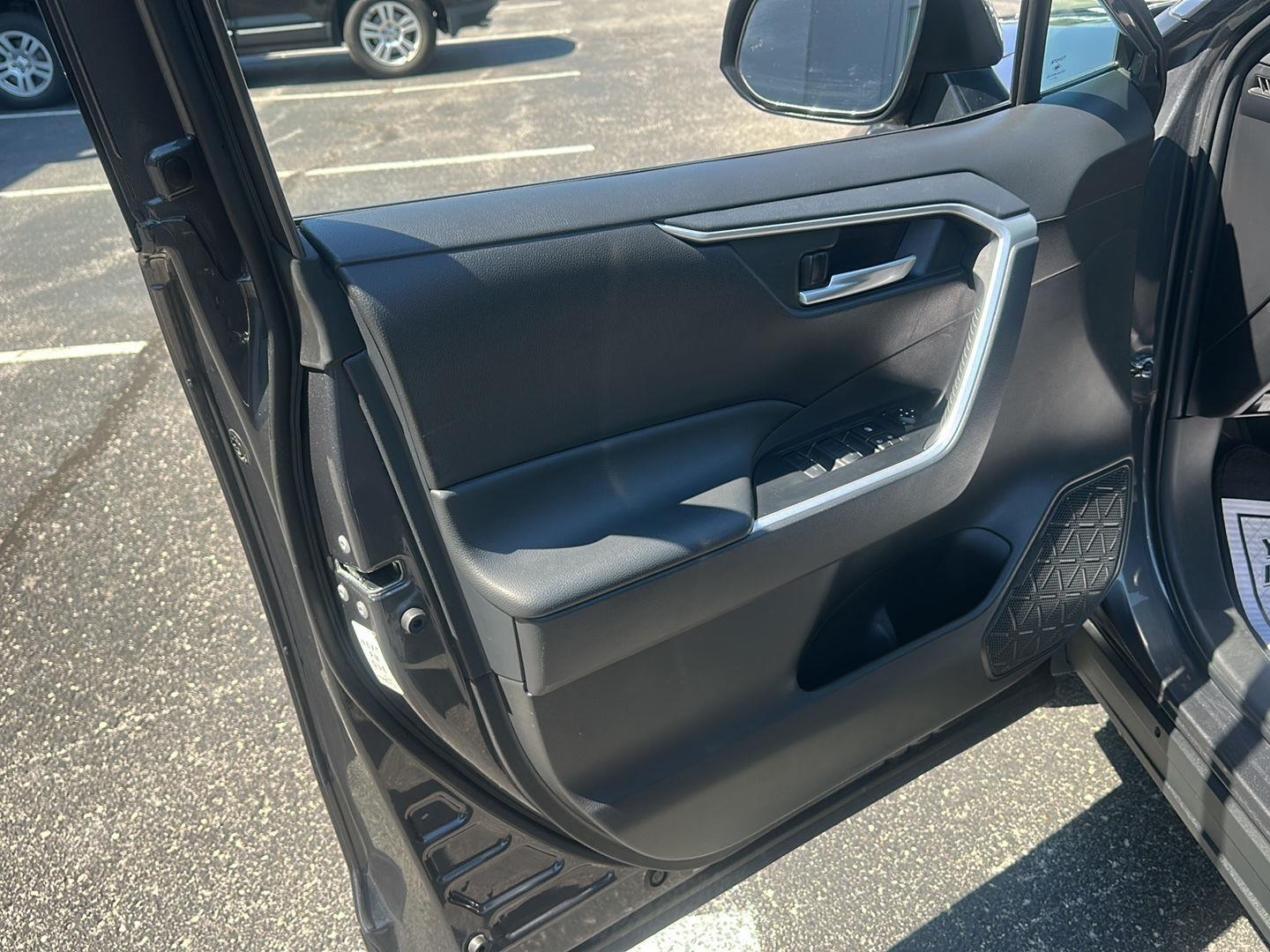 Toyota RAV4 XLE 2025