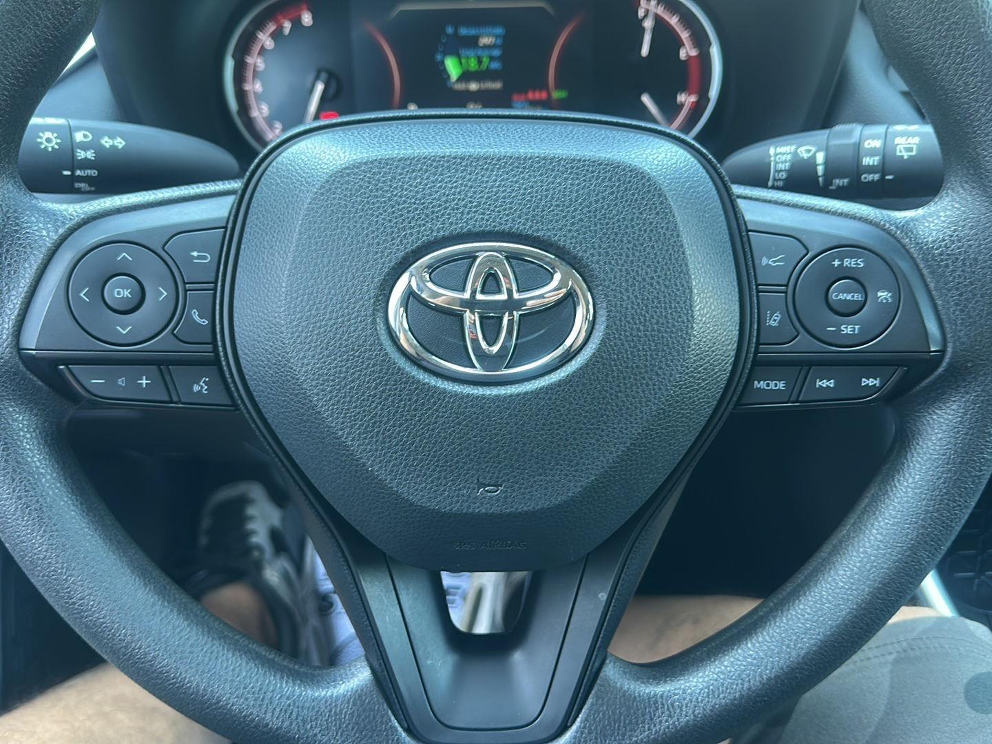 Toyota RAV4 XLE 2025