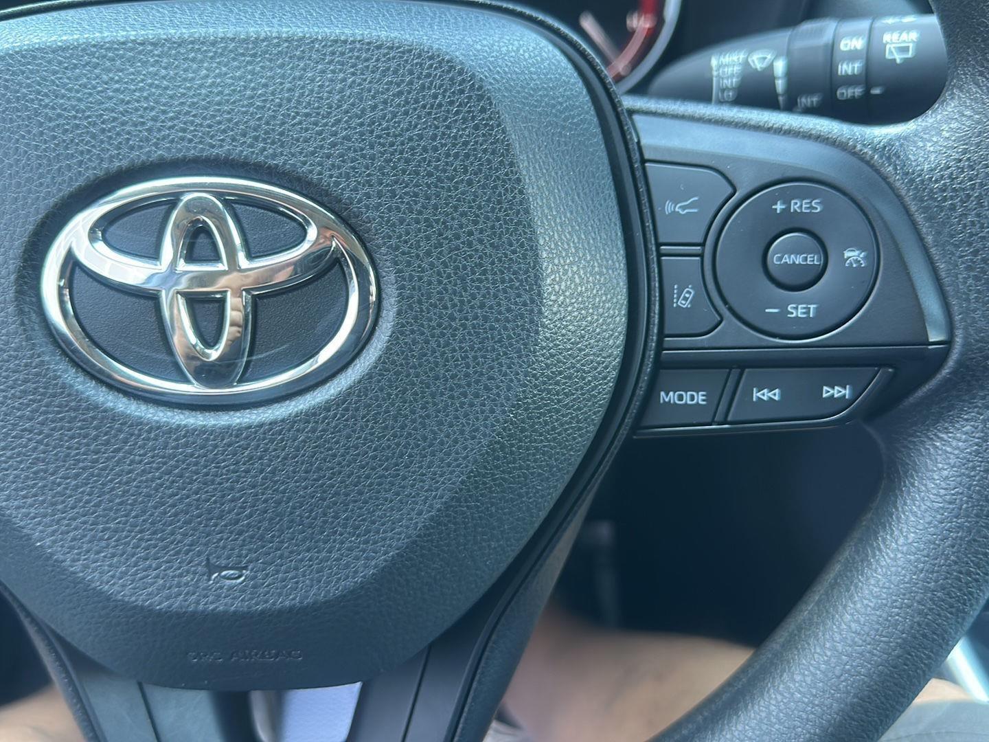Toyota RAV4 XLE 2025