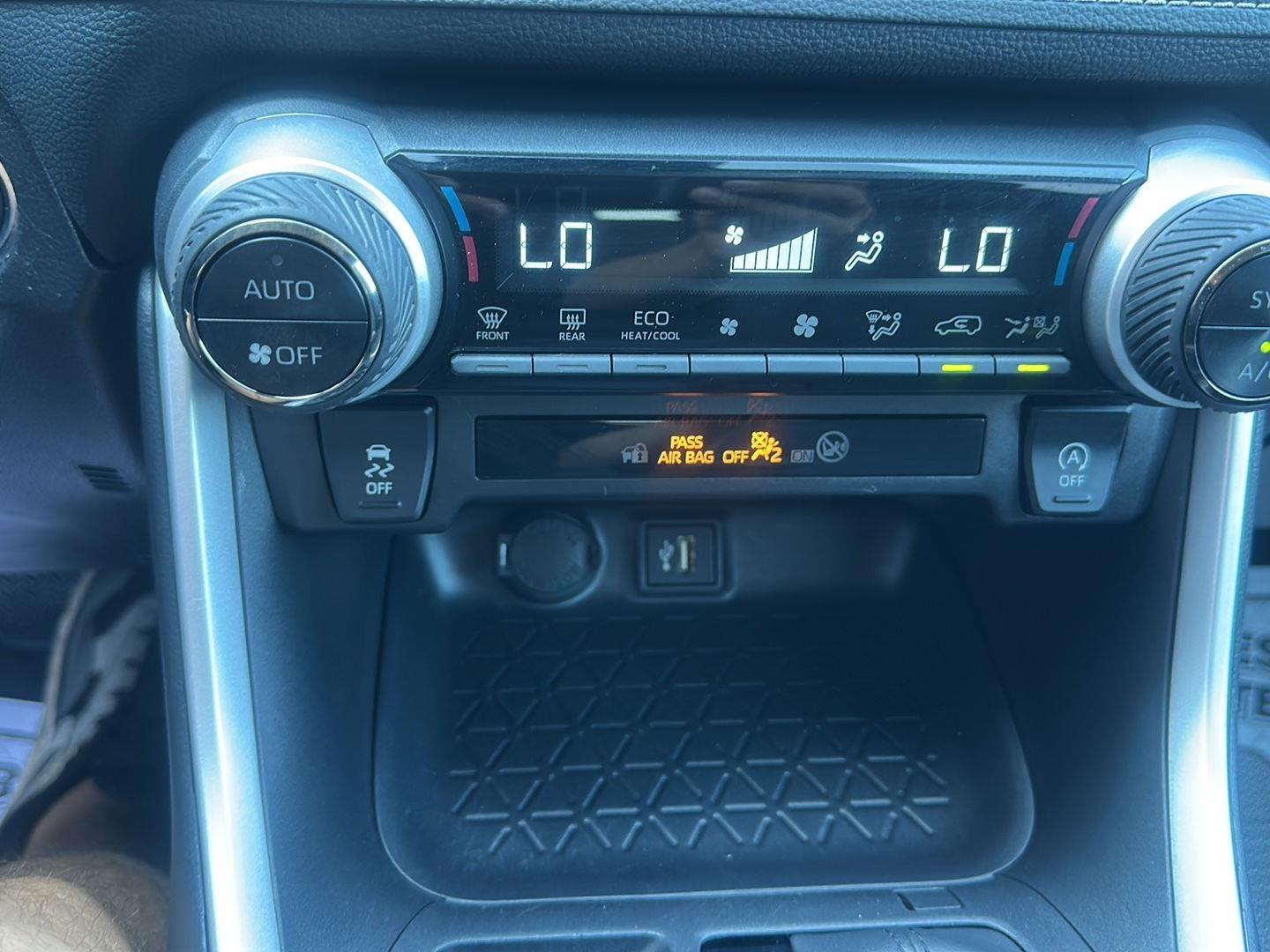 Toyota RAV4 XLE 2025