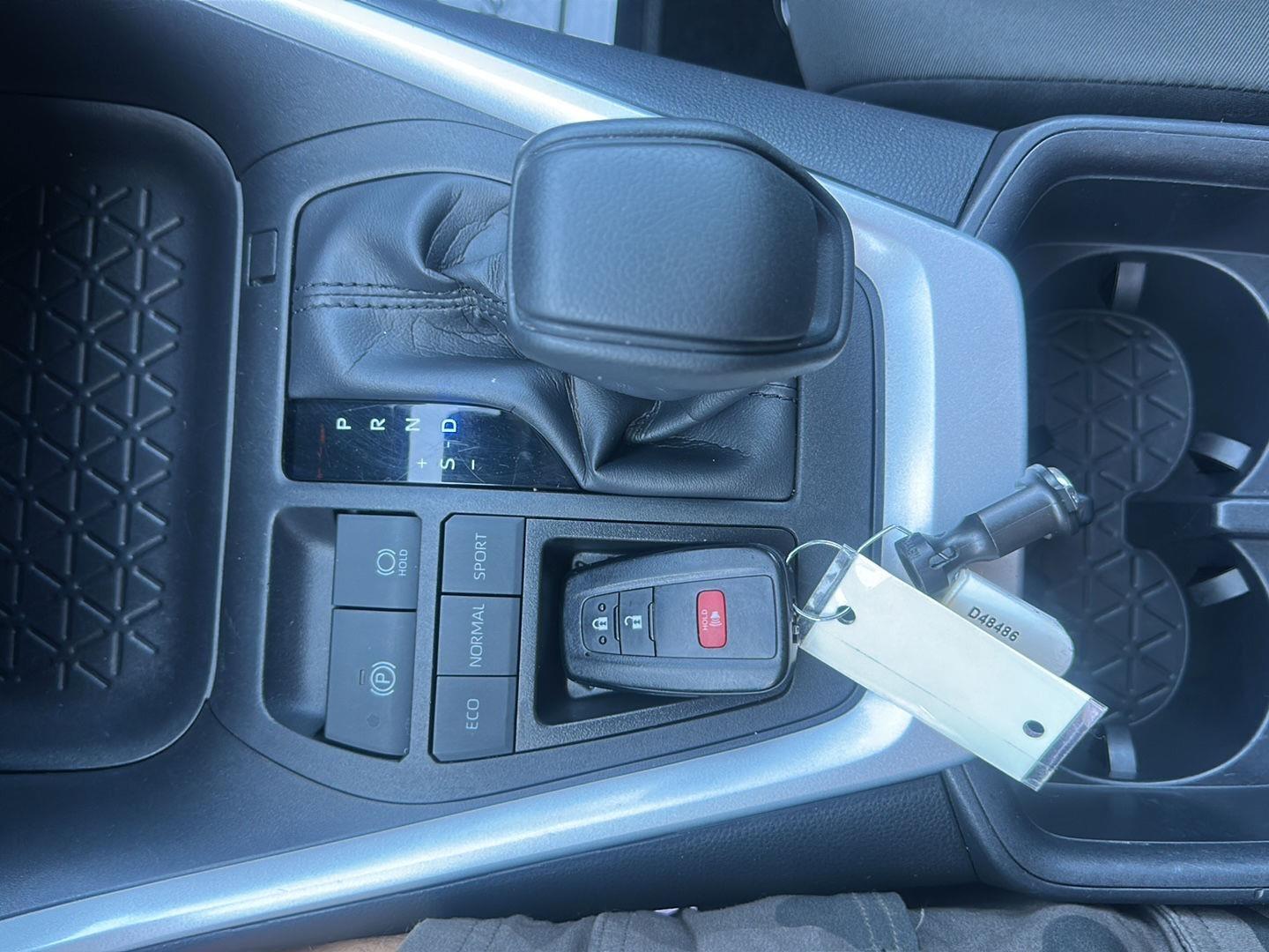 Toyota RAV4 XLE 2025