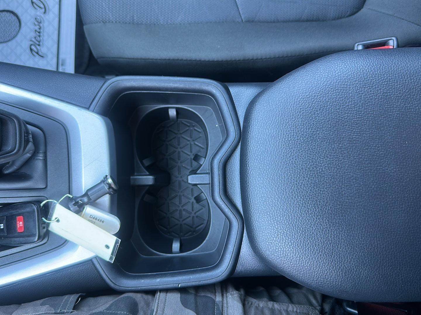Toyota RAV4 XLE 2025