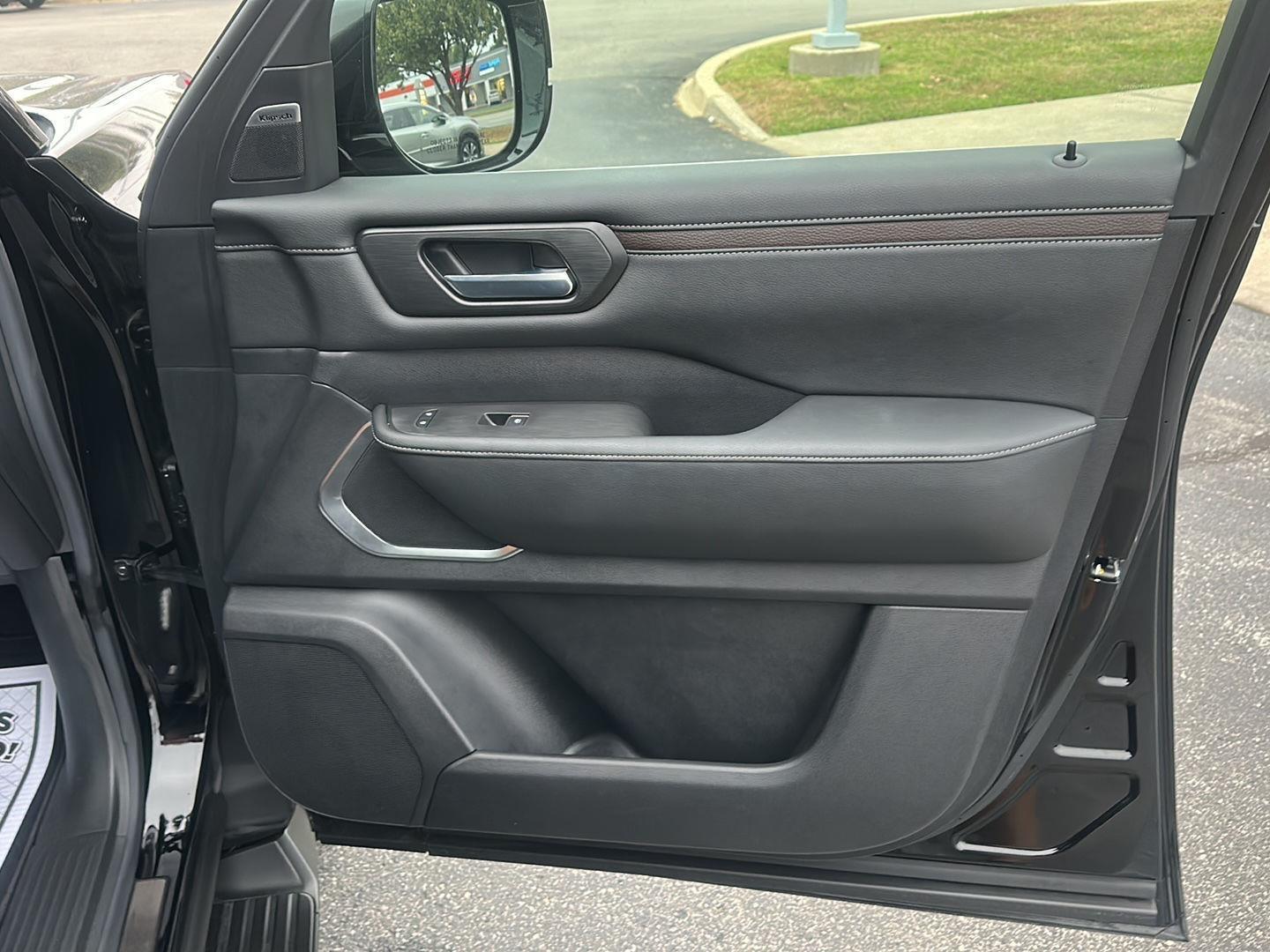Nissan Armada Platinum 4WD 2025
