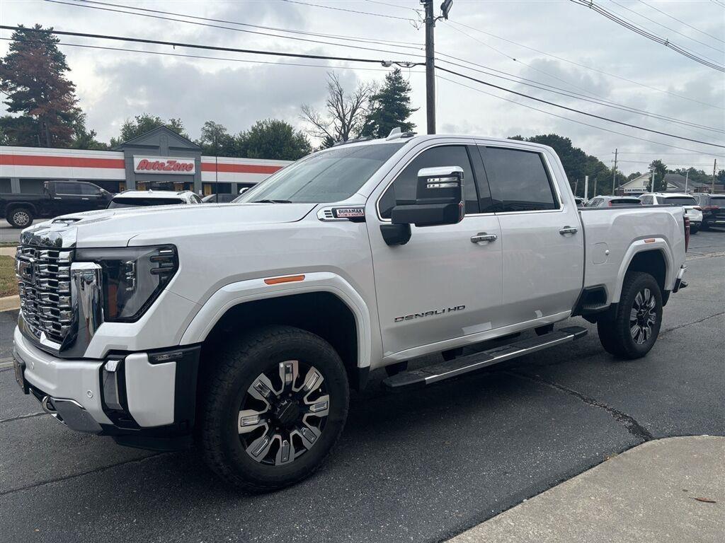 GMC Sierra 2500HD Denali Crew Cab 4WD SB 2025
