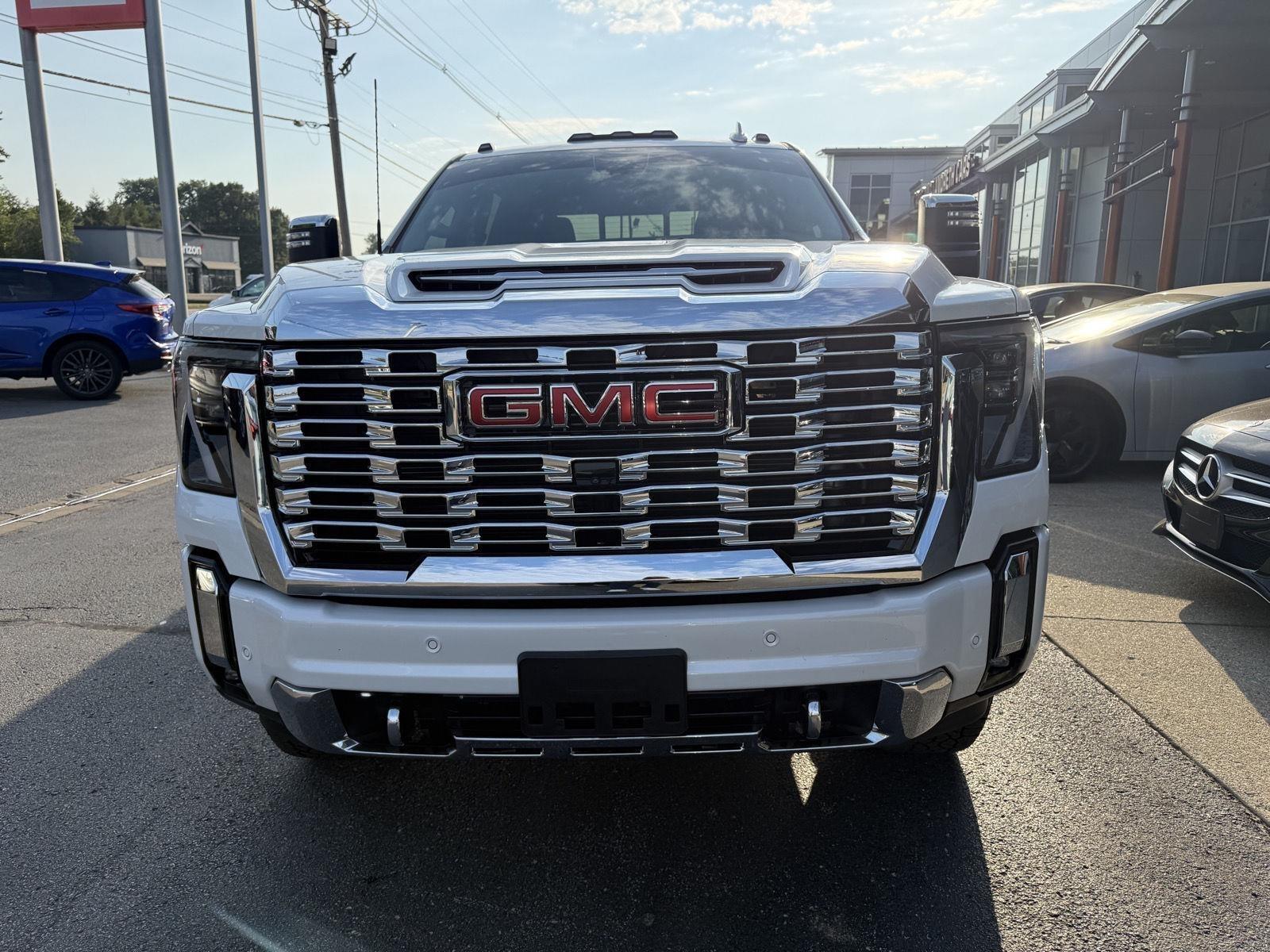 GMC Sierra 2500HD Denali Crew Cab 4WD SB 2025