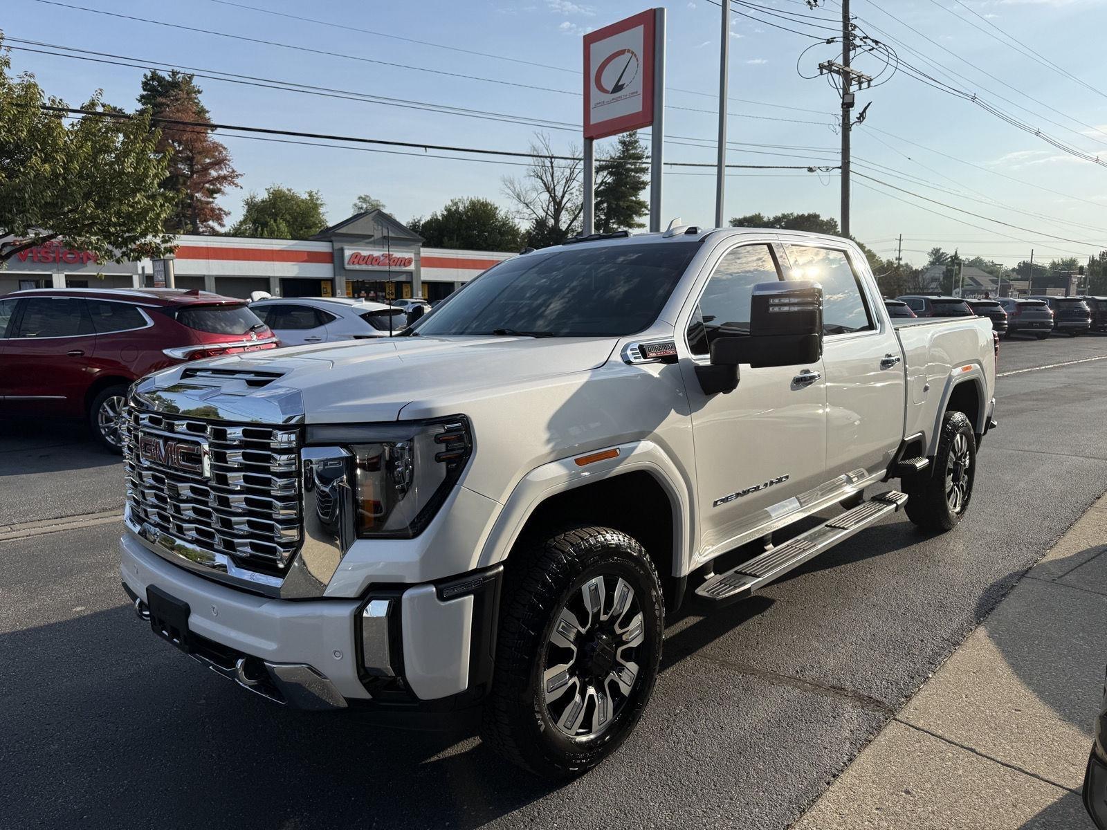 GMC Sierra 2500HD Denali Crew Cab 4WD SB 2025