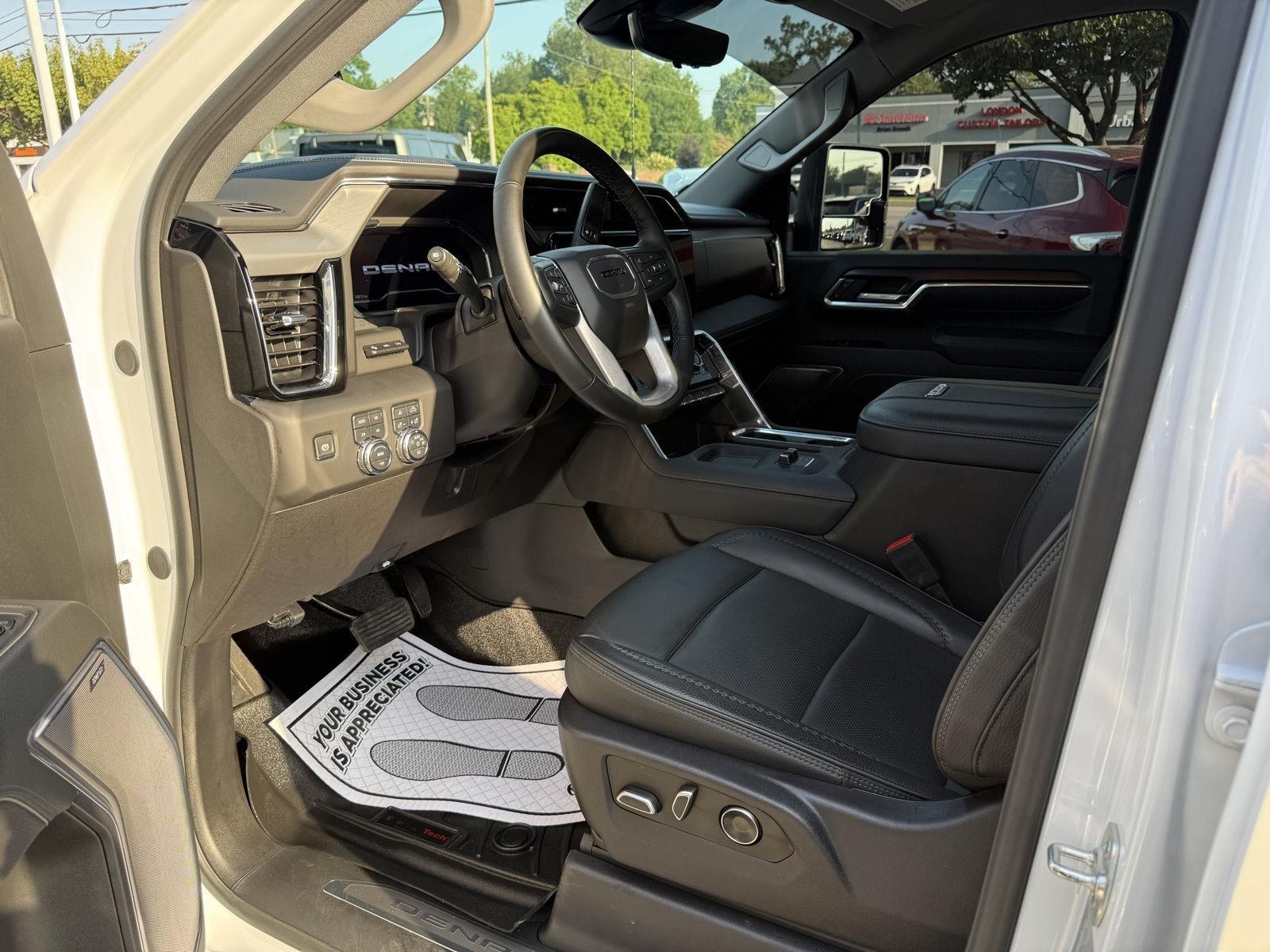 GMC Sierra 2500HD Denali Crew Cab 4WD SB 2025