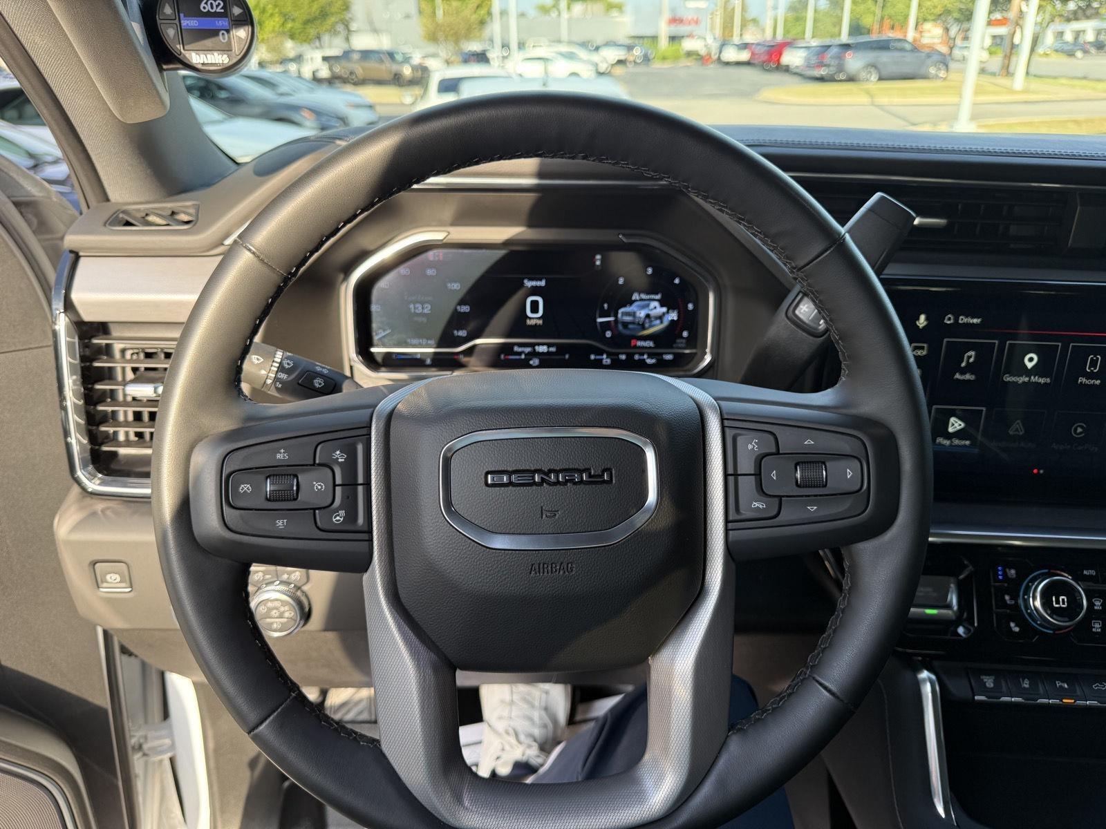 GMC Sierra 2500HD Denali Crew Cab 4WD SB 2025