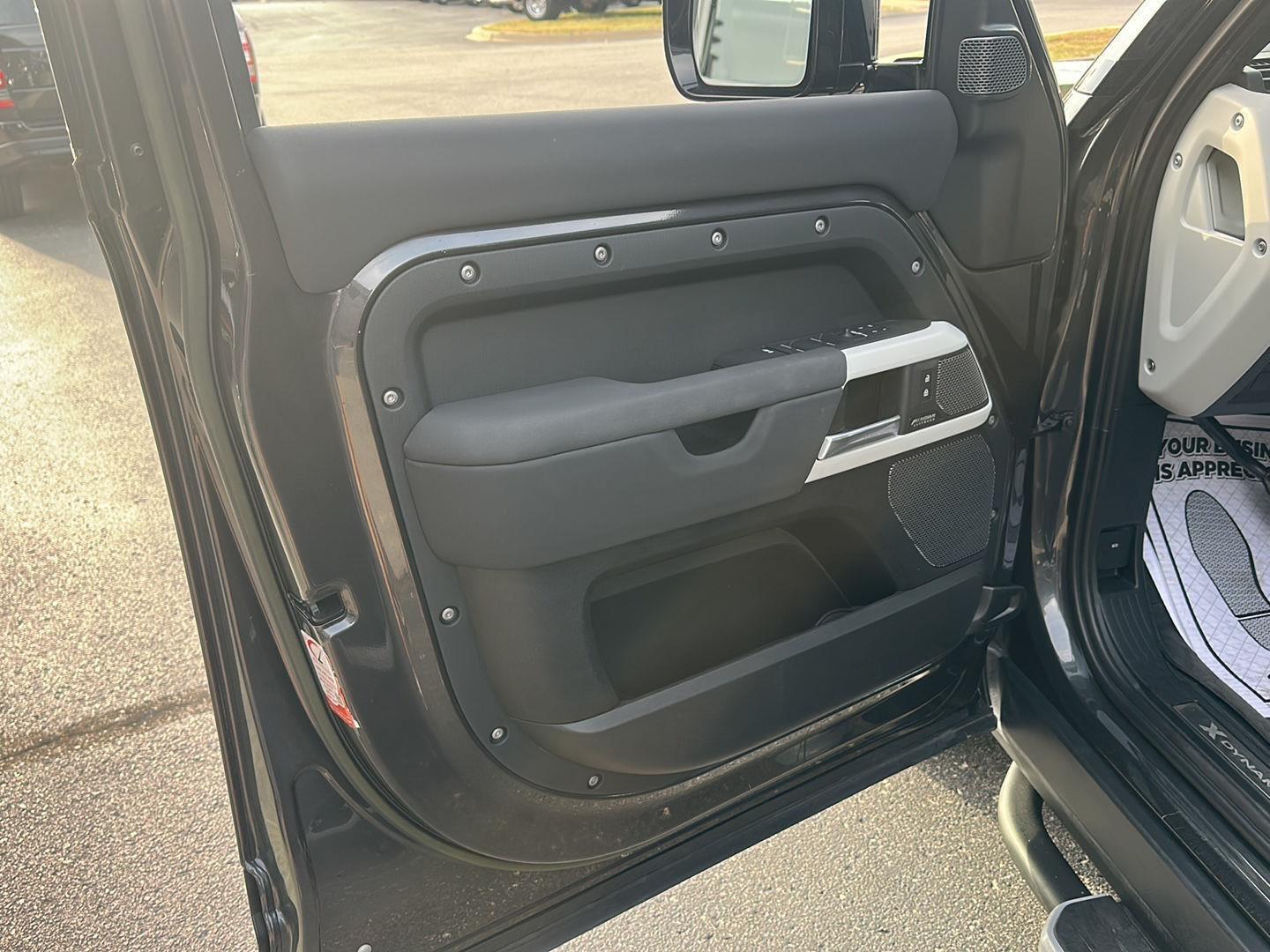 Land Rover Defender 110 X-Dynamic SE 2023