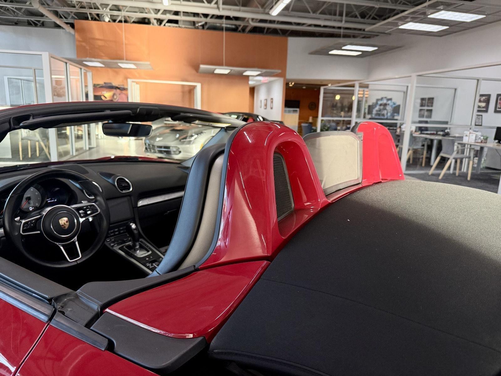 Porsche 718 Boxster photo 36