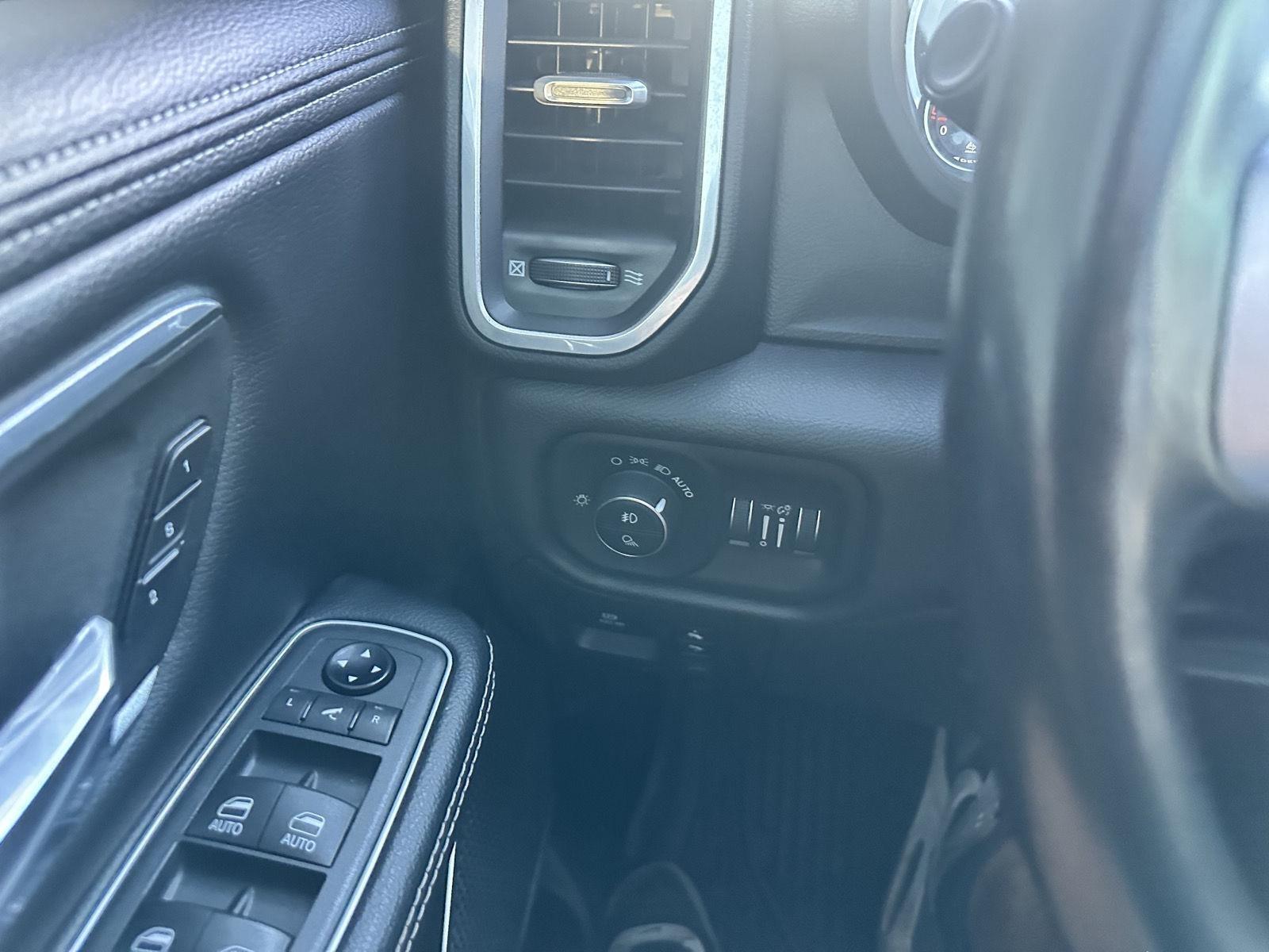RAM 1500 Laramie Crew Cab SWB 4WD 2021