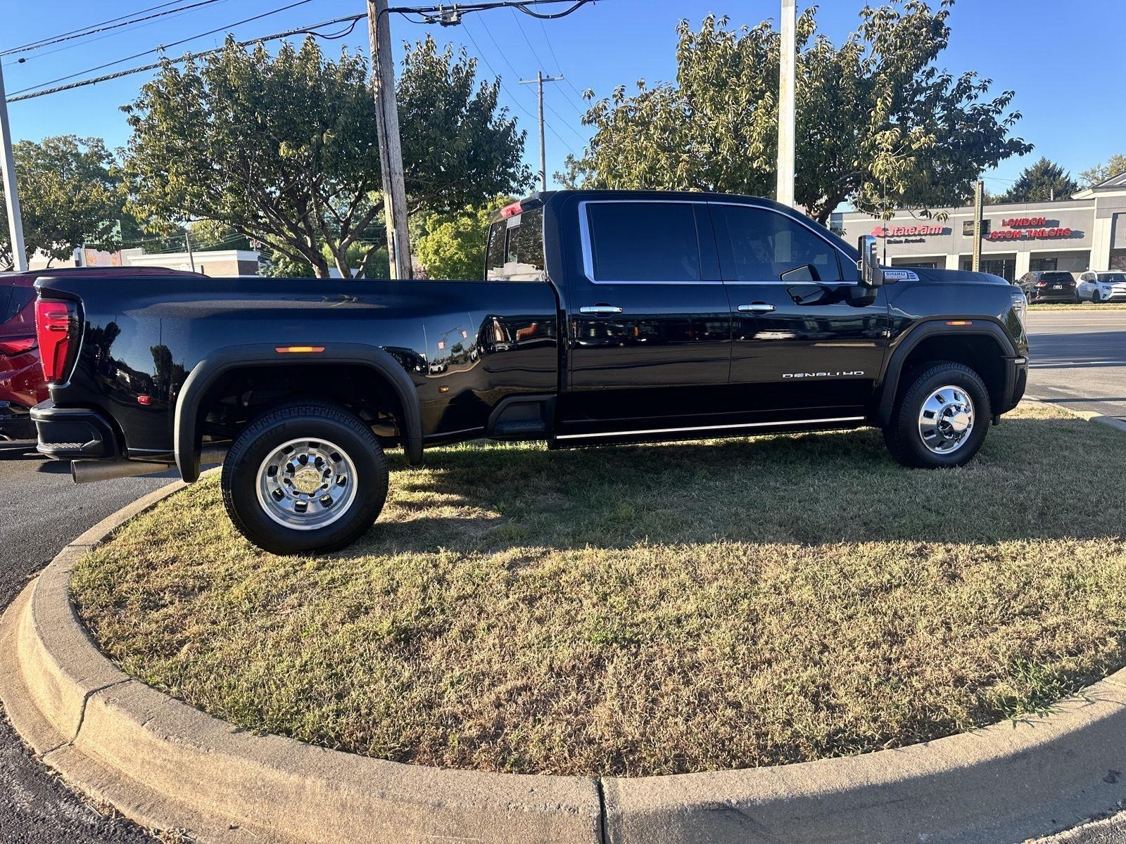 GMC Sierra photo 2