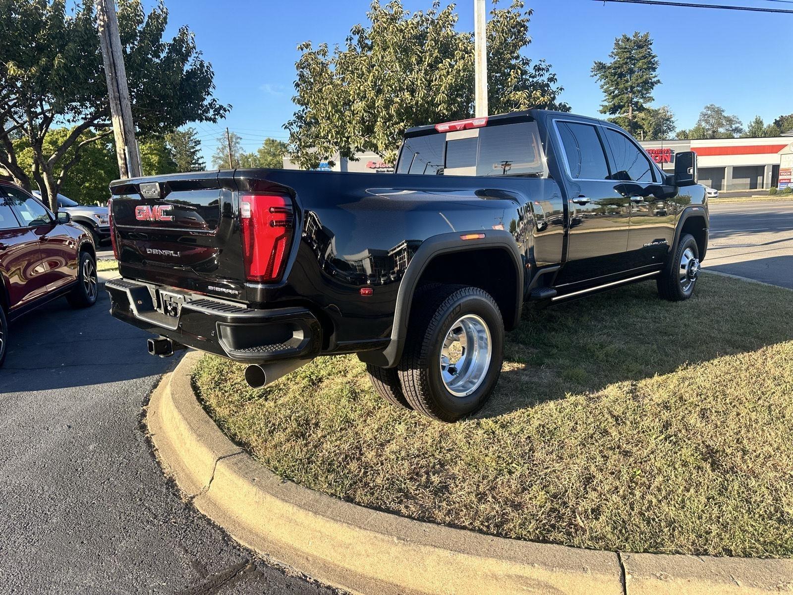 GMC Sierra photo 3