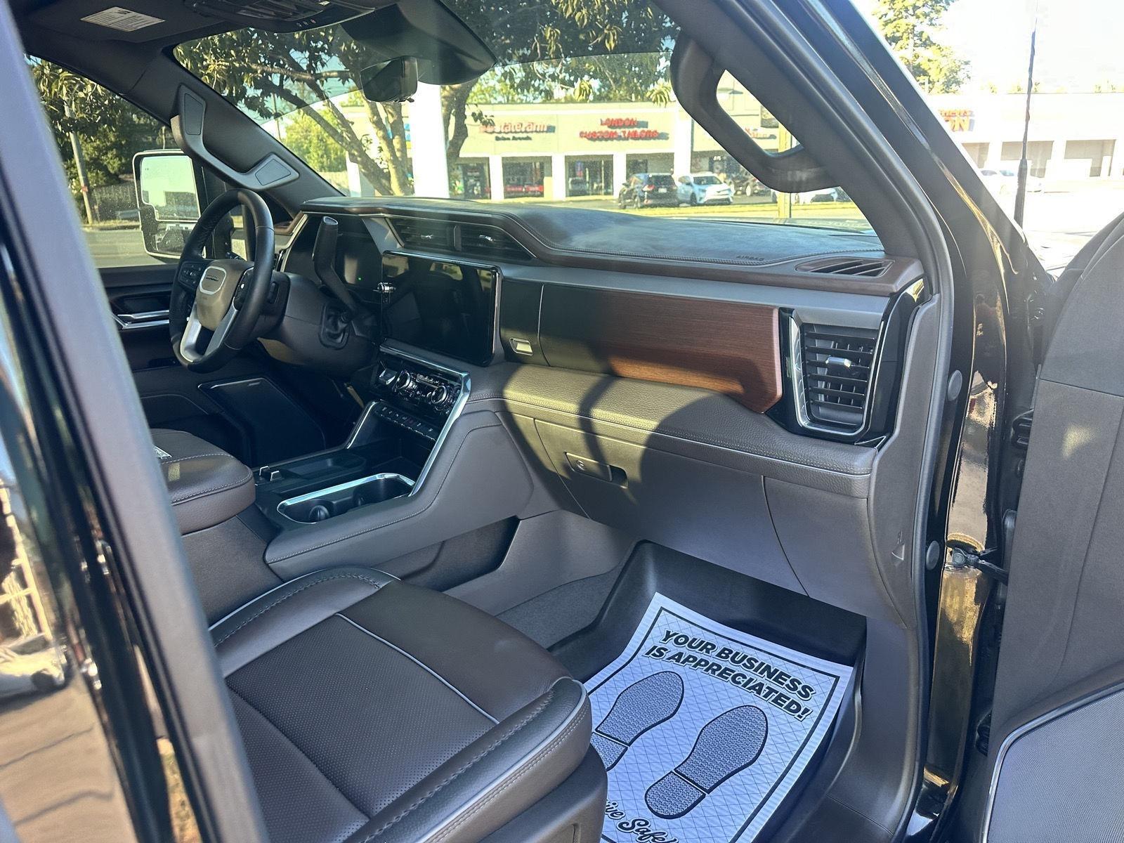 GMC Sierra photo 10