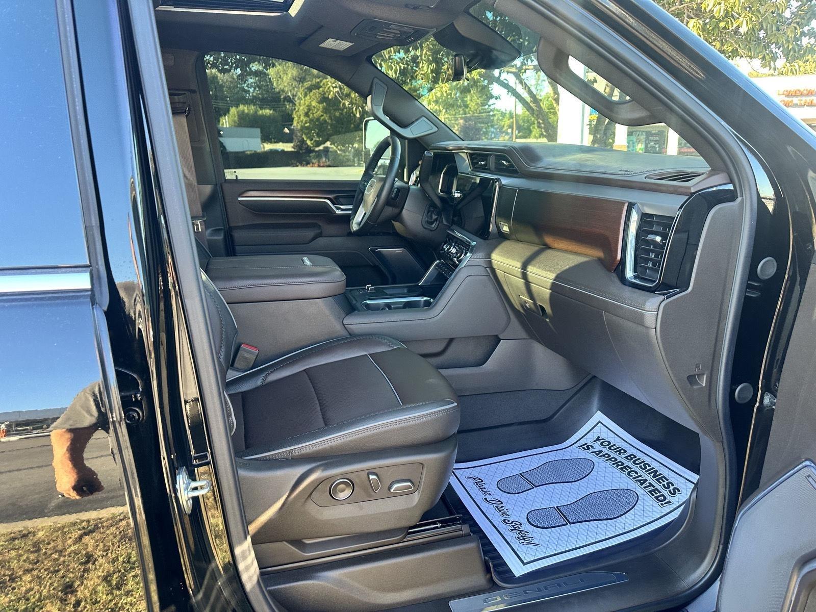 GMC Sierra 3500HD Denali Crew Cab 4WD 2026