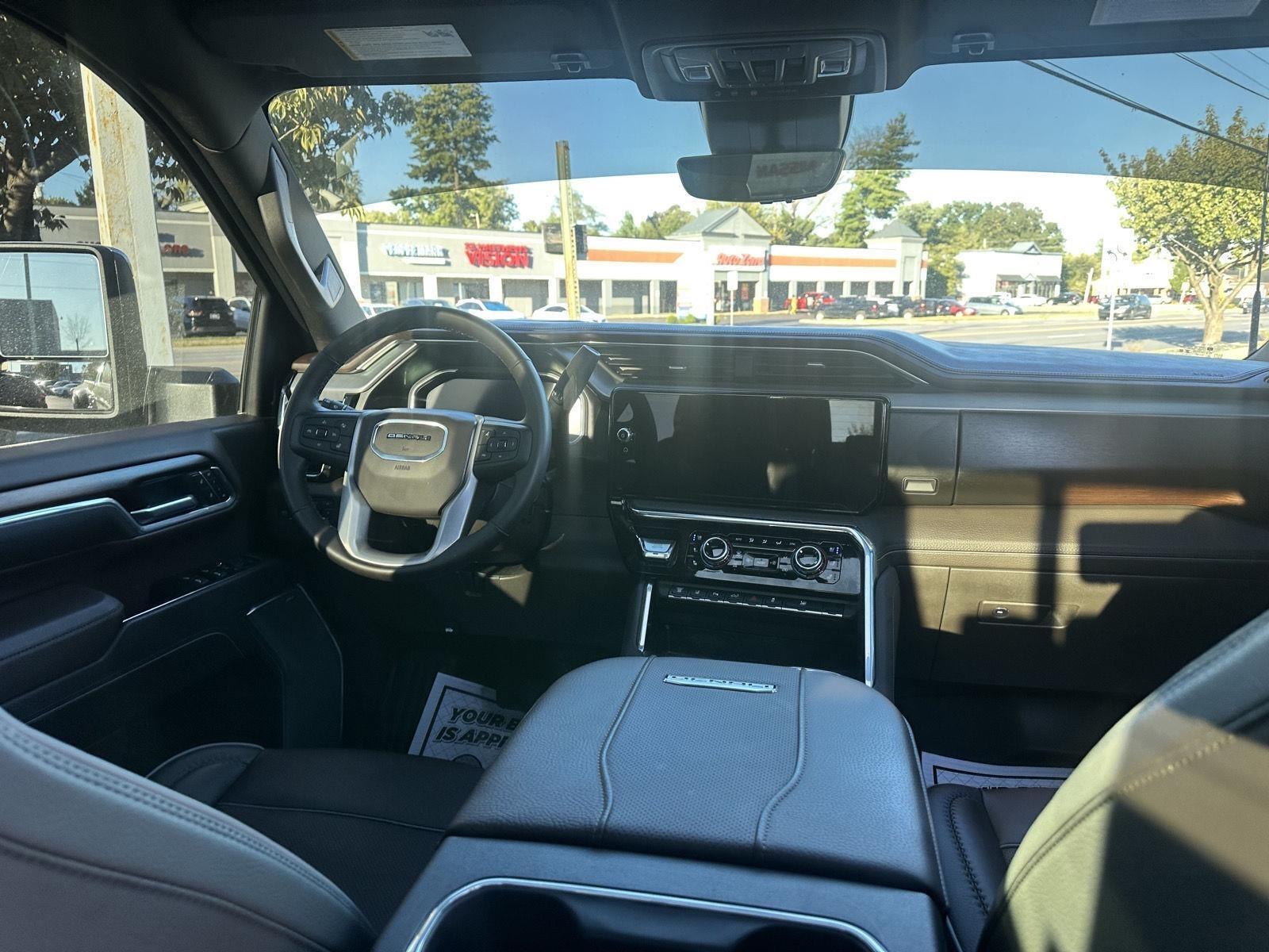 GMC Sierra 3500HD Denali Crew Cab 4WD 2026