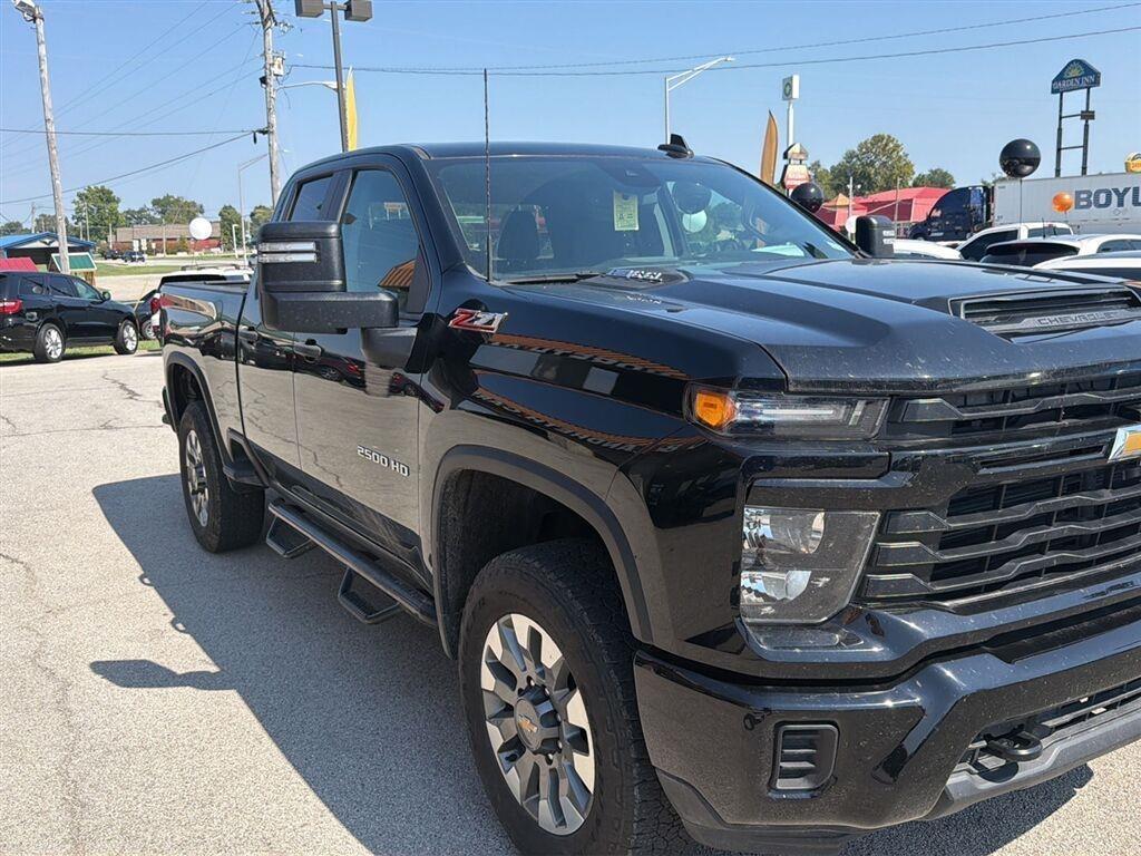 Chevrolet Silverado 2500HD Custom Double Cab Long Box 4WD 2025