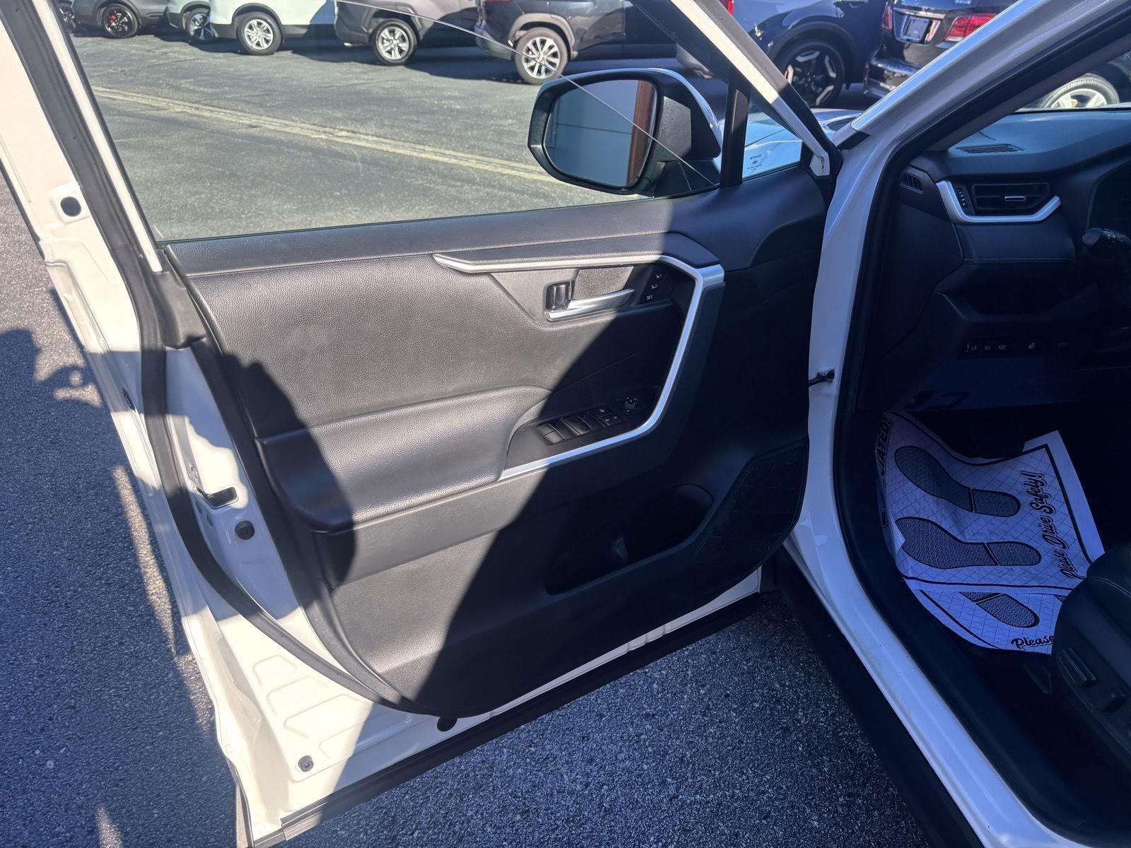 Toyota RAV4 Hybrid XLE Premium 2024