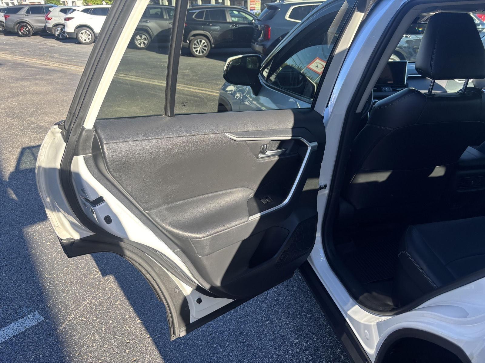 Toyota RAV4 Hybrid XLE Premium 2024