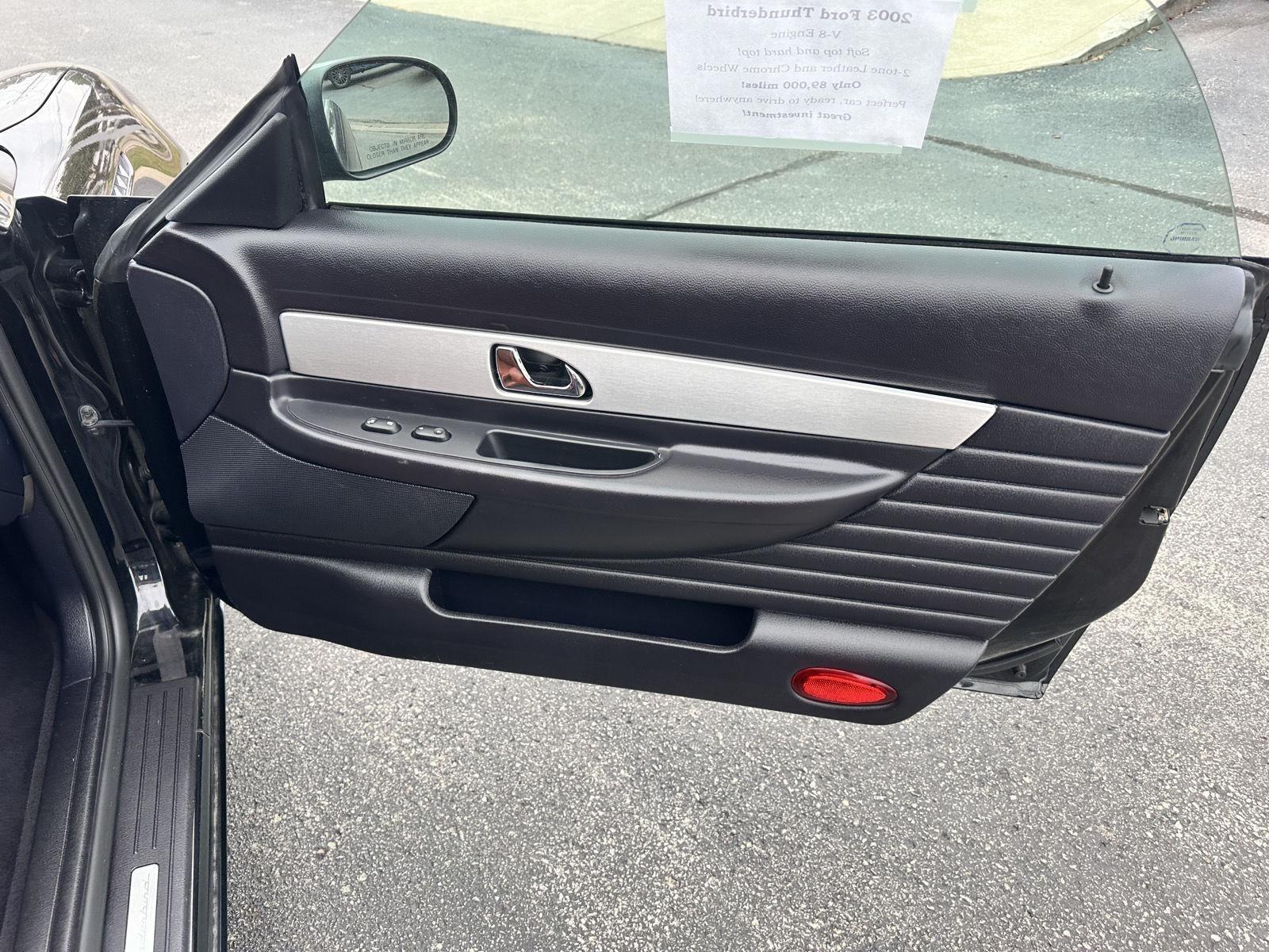Ford Thunderbird Deluxe 2003