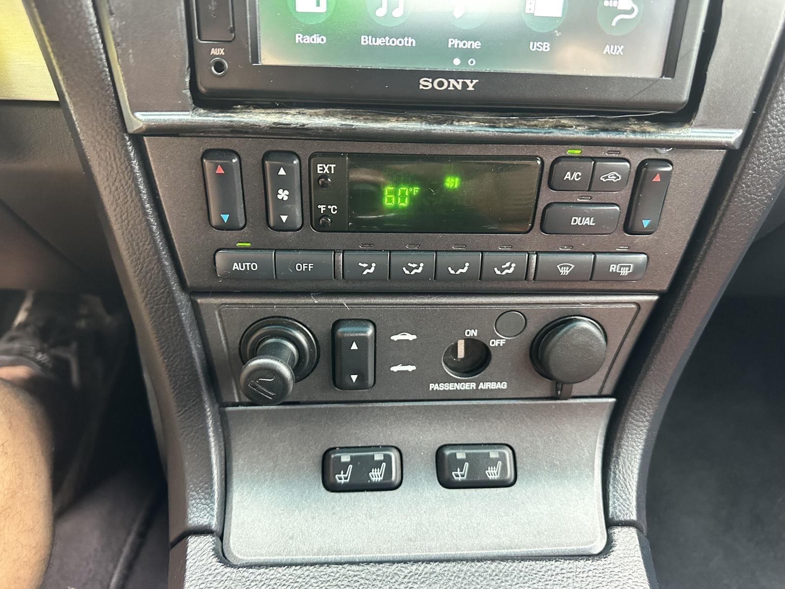 Ford Thunderbird Deluxe 2003