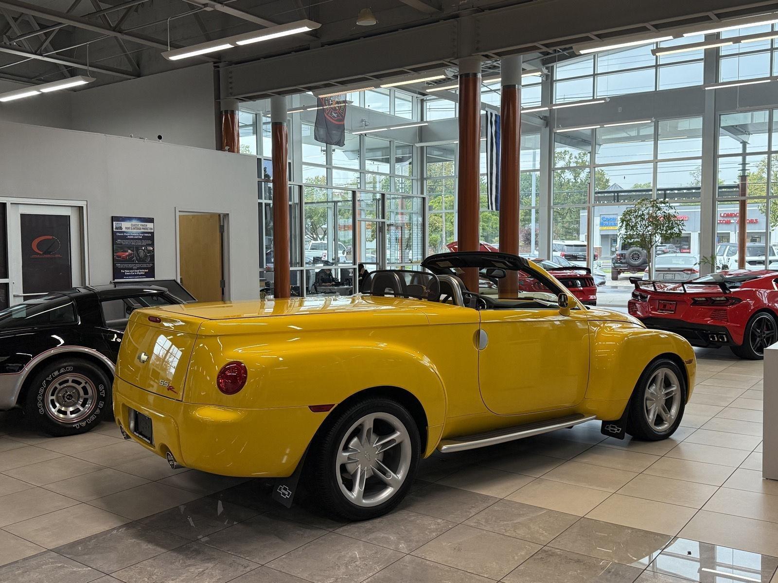 Chevrolet SSR Base 2004