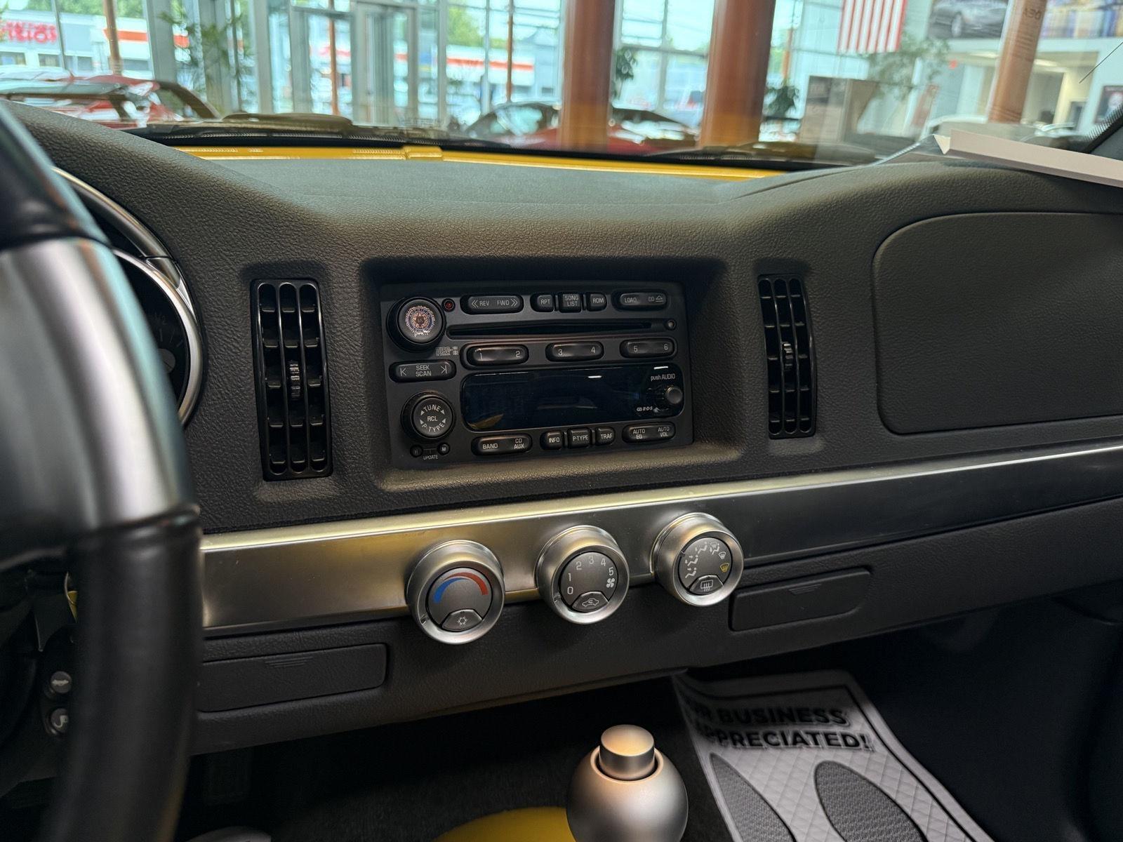 Chevrolet SSR Base 2004