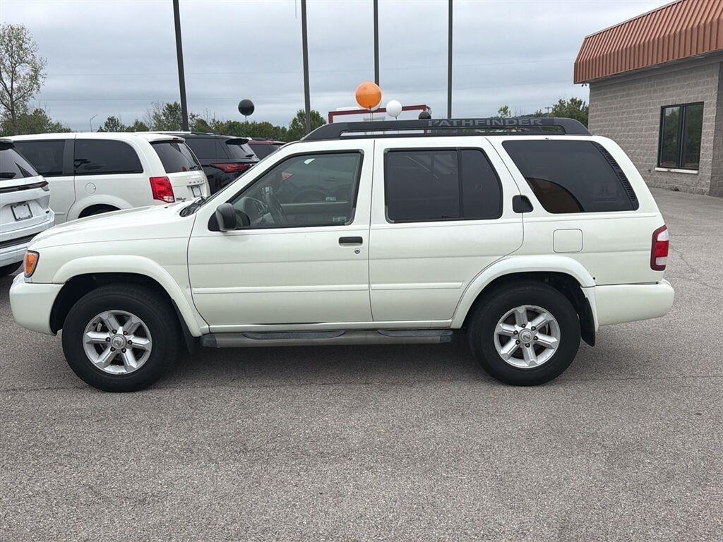 Nissan Pathfinder SE 4WD 2004
