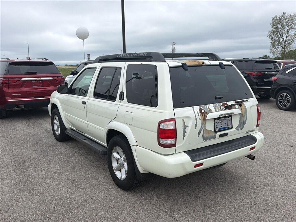 Nissan Pathfinder SE 4WD 2004