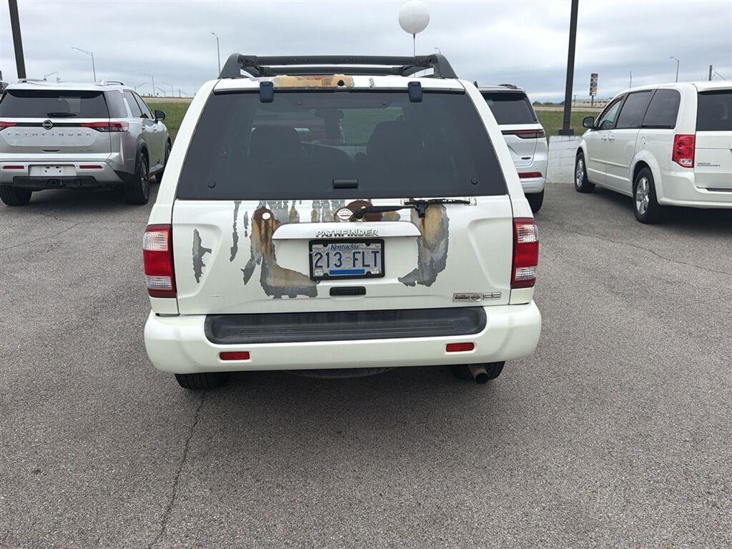 Nissan Pathfinder SE 4WD 2004