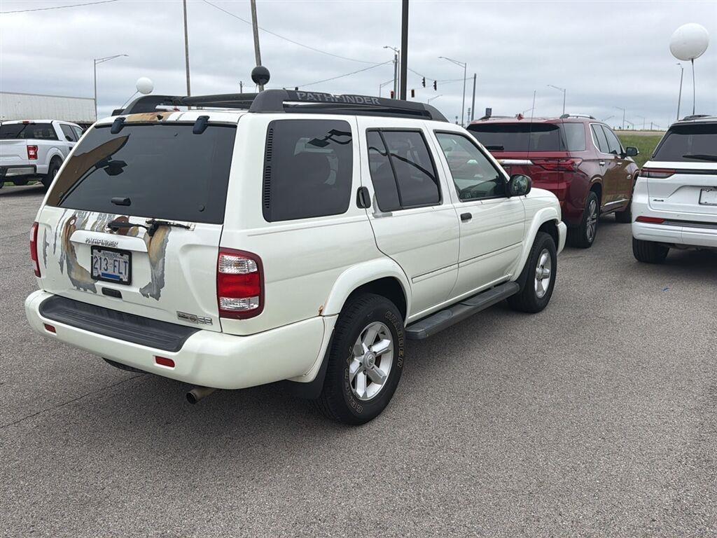 Nissan Pathfinder SE 4WD 2004
