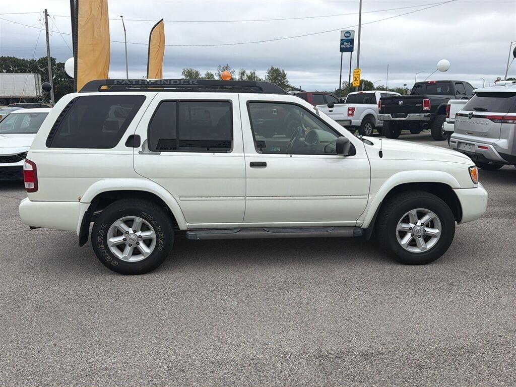 Nissan Pathfinder SE 4WD 2004