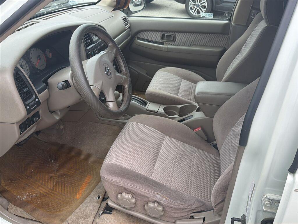 Nissan Pathfinder SE 4WD 2004