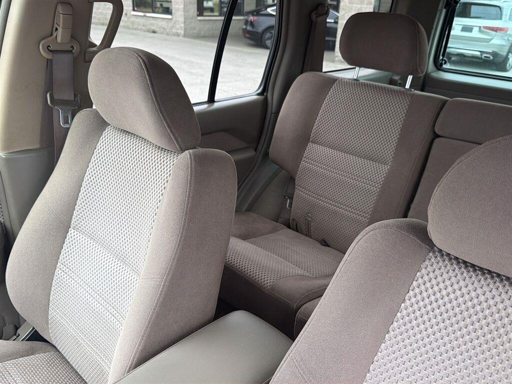 Nissan Pathfinder SE 4WD 2004
