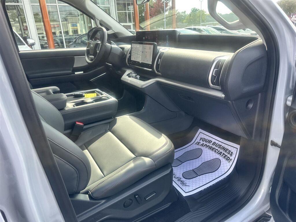 Ford Expedition MAX XLT 4WD 2025