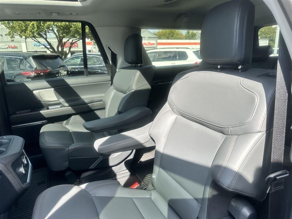 Ford Expedition MAX XLT 4WD 2025