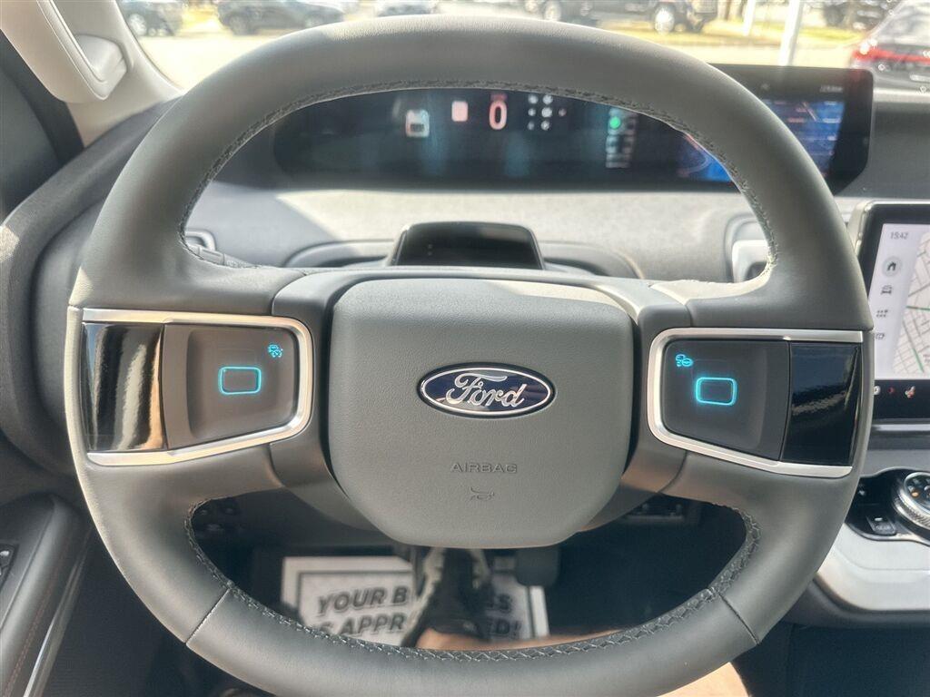 Ford Expedition MAX XLT 4WD 2025