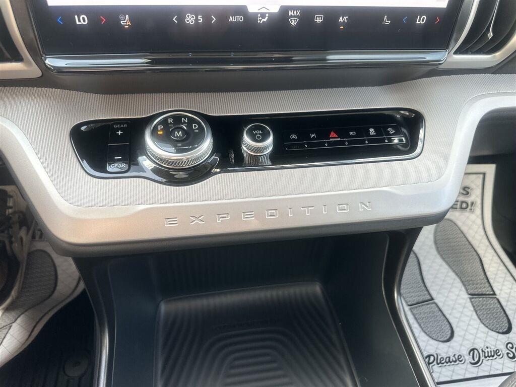 Ford Expedition MAX XLT 4WD 2025